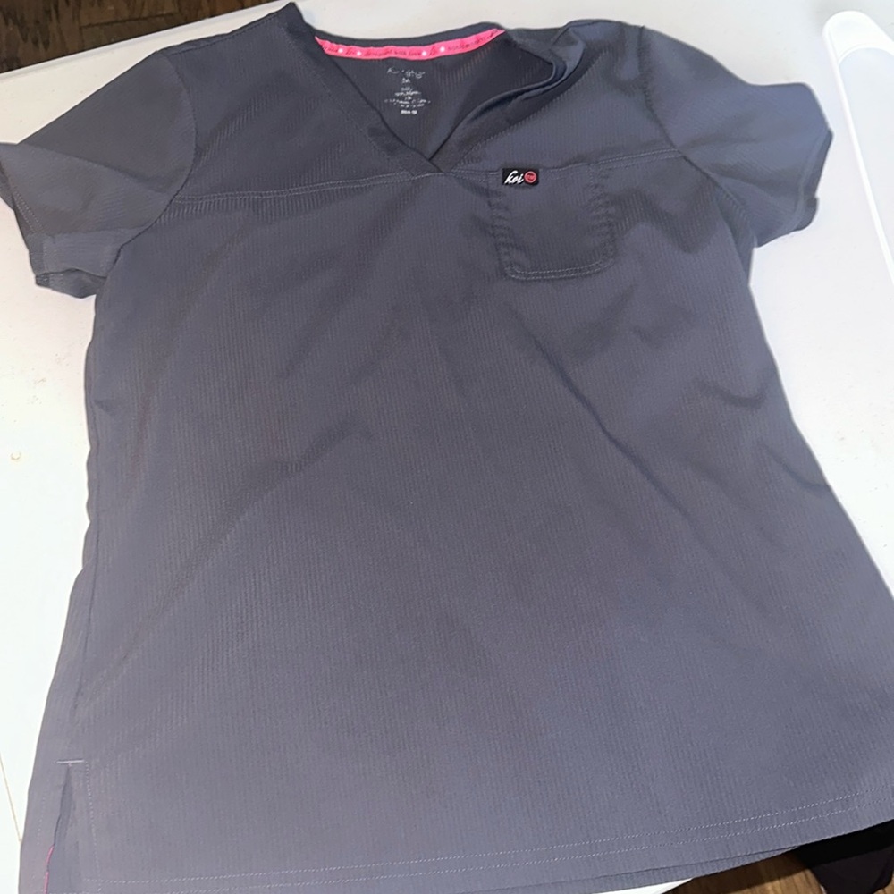 Koi lite scrub top